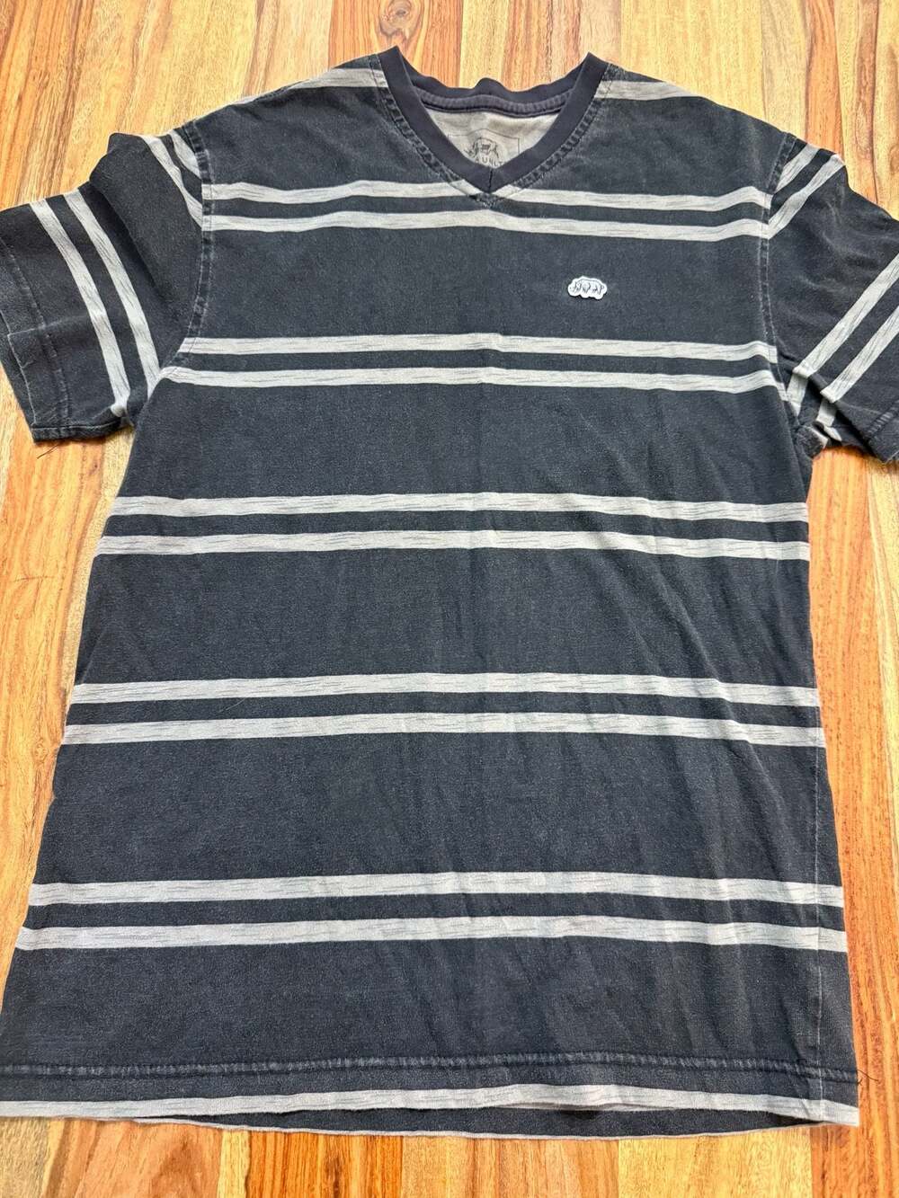 Y2K Ecko Unltd. Men's Black and Grey Striped V-Neck T-Shirt